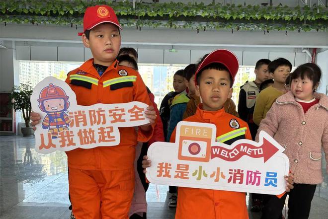 :把爱传递给“星星的孩子”J9国际集团大红车进校园(图2) :把爱传递给“星星的孩子”J9国际集团大红车进校园(图2)